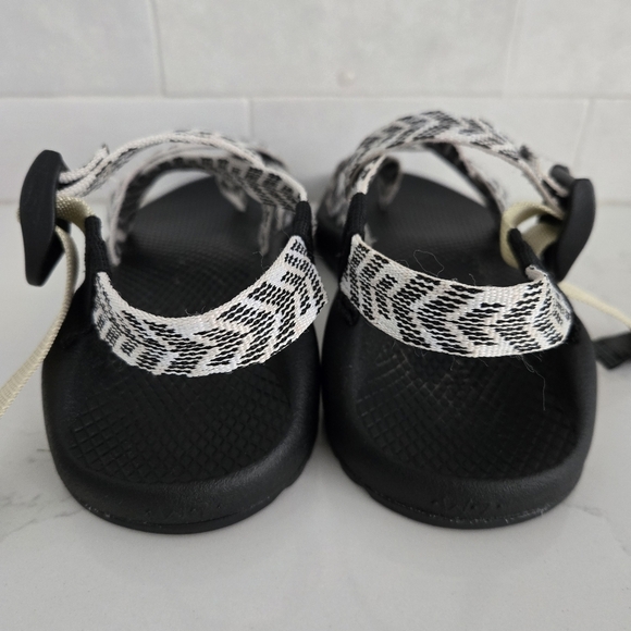 Chaco Z/2 Adjustable Strap Classic Sandals Waterproof Black White Pattern Size 7 - Picture 3 of 7